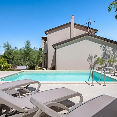 Clariss By Briskva Višnjan