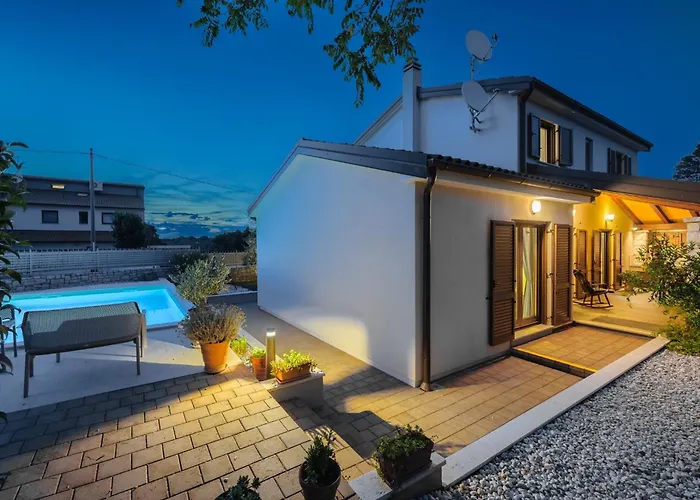 Clariss By Briskva Vila *