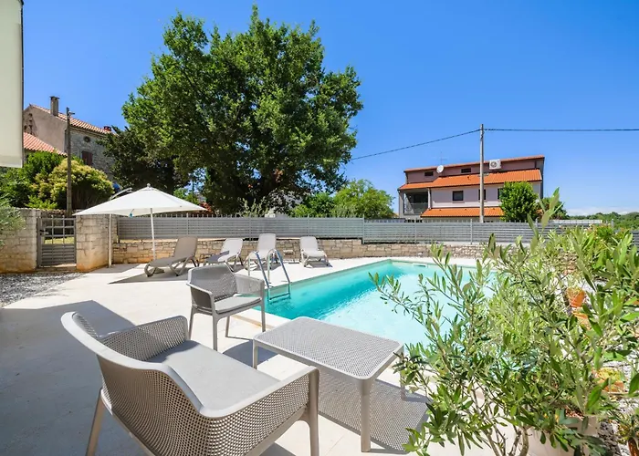 Clariss By Briskva Vila