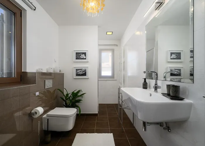 Clariss By Briskva Vila *