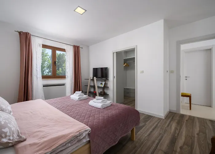 Clariss By Briskva Vila Visnjan